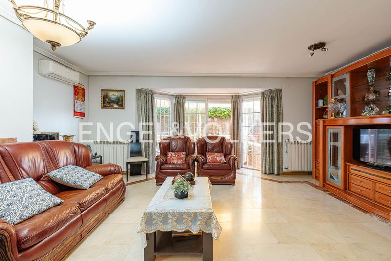 Foto c99a62af-7b64-4a38-a927-80680aba6b09. Casa adossada amb calefacció aparcament a Salvador Madrid