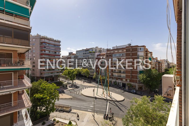 Foto b0c0b263-1449-4b7d-ba9c-658e5c8e4c60. Pis amb calefacció aparcament a Vallehermoso Madrid