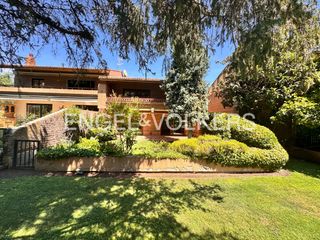 Rent Semi detached house in Urbanización Este-Montepríncipe. Exclusiva casa adosada con terraza en montepríncipe