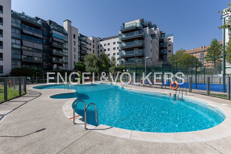 Foto 393af3bb-b47c-4ba1-8972-092f2a807837. Pis amb calefacció aparcament piscina a Las Tablas Madrid
