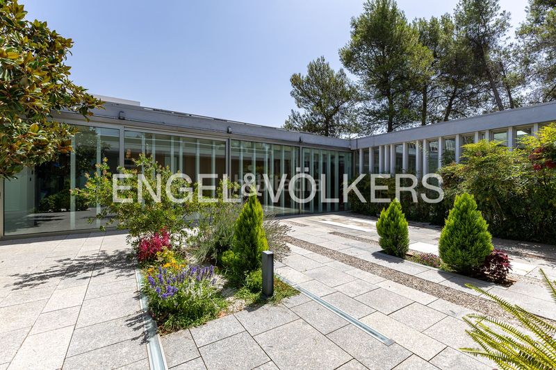 Foto 49b3daab-6e3c-4819-9924-2c9081ec98de. Casa amb calefacció aparcament piscina a Valdemarín Madrid