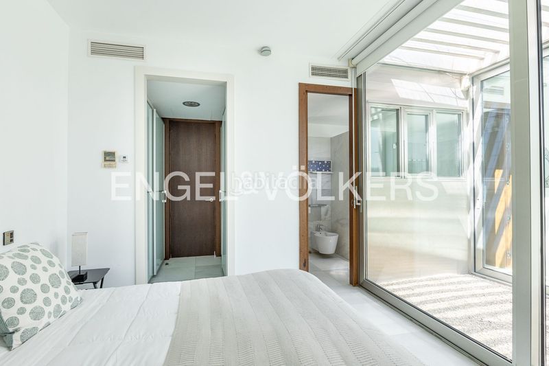 Foto 823f022b-6981-4d2c-b5ac-94e04a907977. Casa amb calefacció aparcament piscina a Valdemarín Madrid
