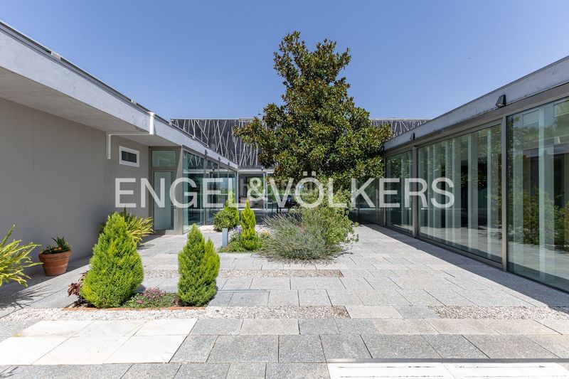 Foto 90830b18-e300-4fe4-aea8-4d797d4795e8. Casa amb calefacció aparcament piscina a Valdemarín Madrid