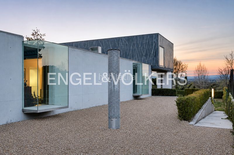 Foto a0999eb8-4913-4cbc-aafc-6ca42f849178. Casa amb calefacció aparcament piscina a Valdemarín Madrid
