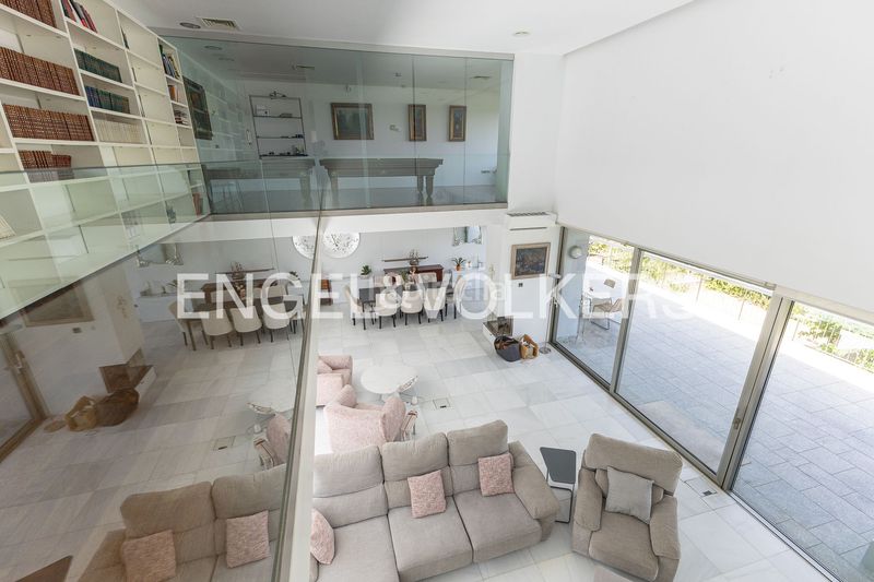 Foto e2e87caa-b16a-472d-af62-3360996e576e. Casa amb calefacció aparcament piscina a Valdemarín Madrid