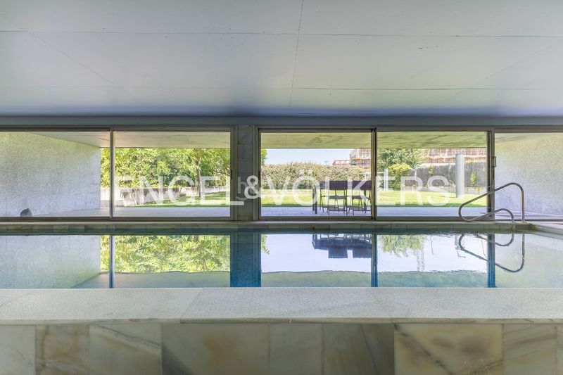 Foto e2ec1c77-9502-43ad-b319-0957f8fe8033. Casa amb calefacció aparcament piscina a Valdemarín Madrid