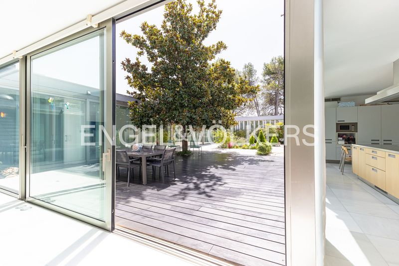 Foto eddce237-8a43-44d9-bf5e-4fb20d6b2f70. Casa amb calefacció aparcament piscina a Valdemarín Madrid