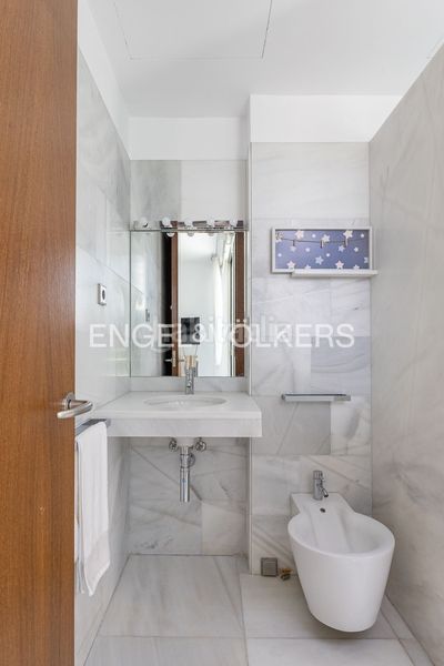 Foto f0fa63e0-91f6-4bfd-84fc-ab1c25ab8148. Casa amb calefacció aparcament piscina a Valdemarín Madrid