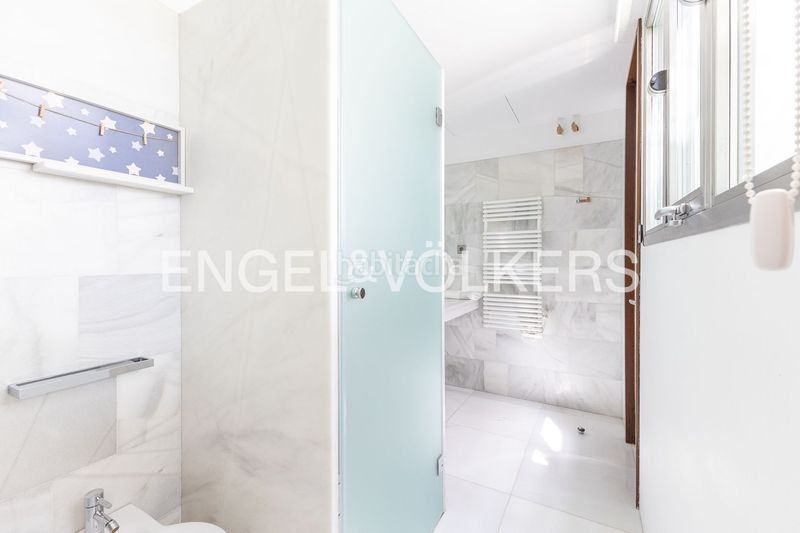 Foto ff16c1e0-d171-466c-8702-131442e40dba. Casa amb calefacció aparcament piscina a Valdemarín Madrid