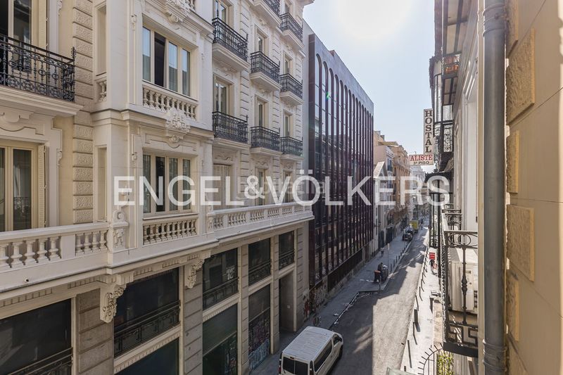 Foto befa833e-b58f-48f1-b9b1-92b3667e40c6. Pis amb calefacció a Sol Madrid