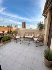 Location Appartement  Altamirano. Exclusivo apartamento con terraza en argüelles en alquiler