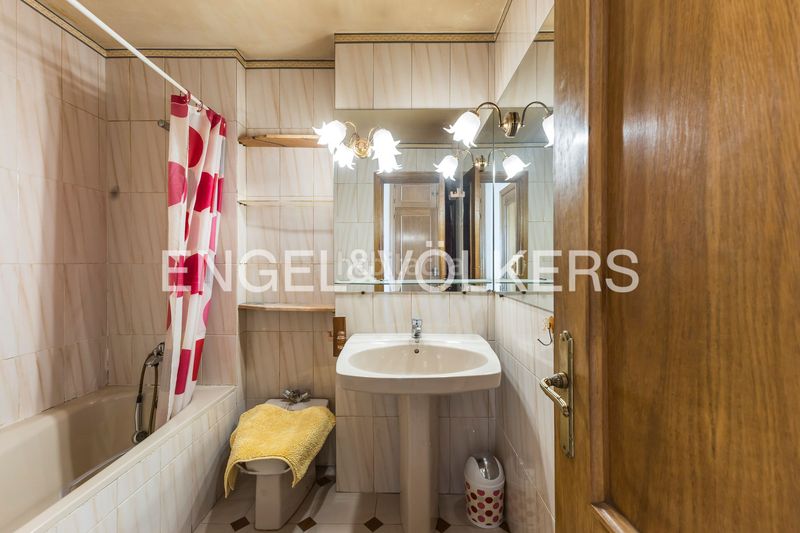 Foto ce3062ac-0094-4181-b3a6-29283f31a618. Àtic amb calefacció aparcament piscina a San Pascual Madrid