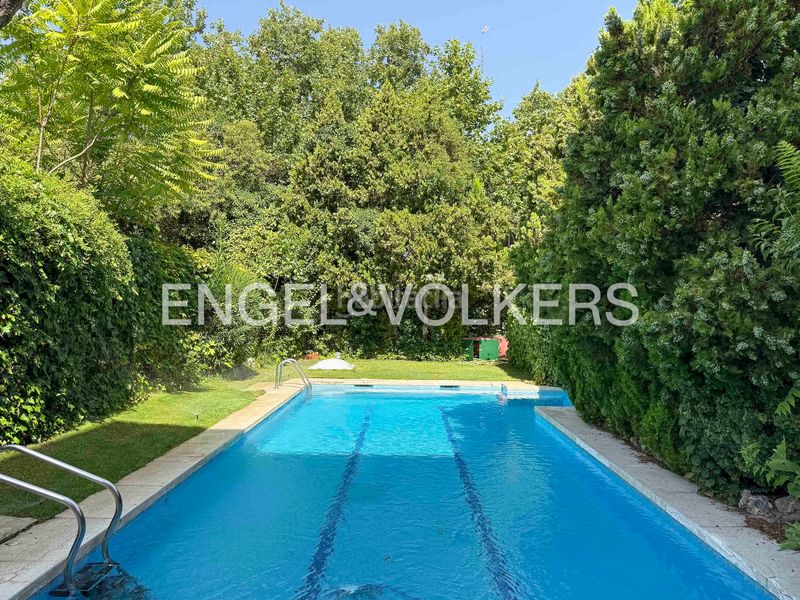 Foto eb118945-4834-4f3f-a185-12408399a3ad. Àtic amb calefacció aparcament piscina a San Pascual Madrid