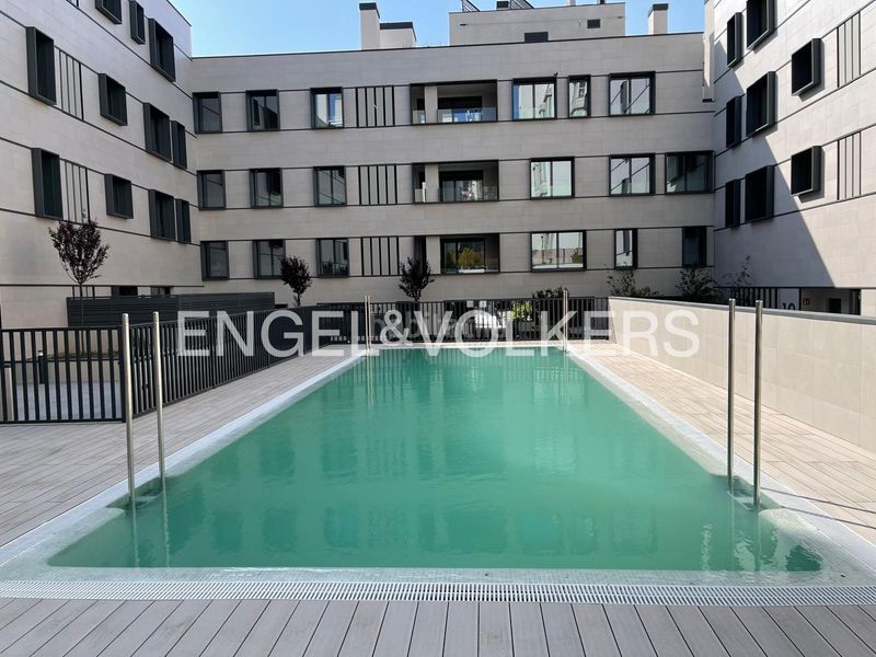 Foto 4a91efcf-f2eb-4691-a7a8-595b6437232b. Pis amb calefacció aparcament piscina a Ciudad Jardín Madrid