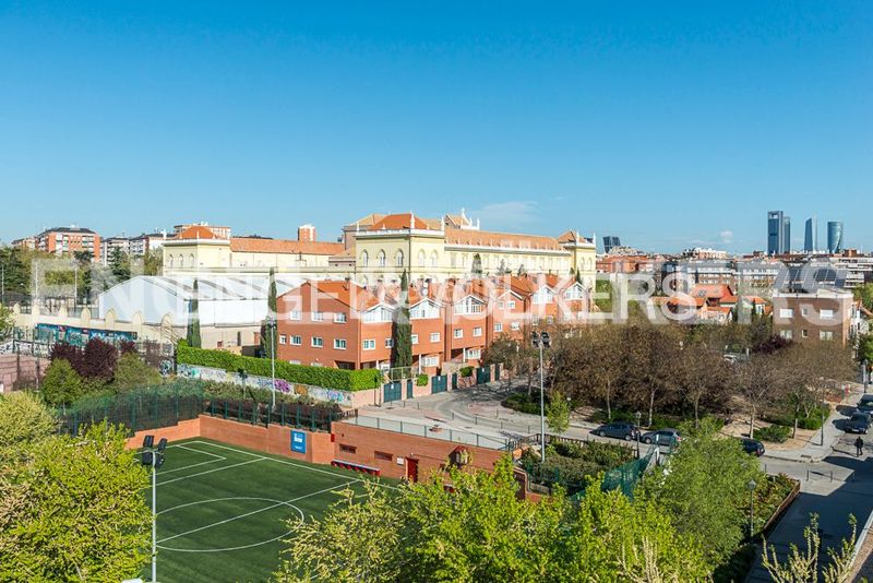 Foto dd901d72-2129-49bb-9fc4-22e1525319ef. Pis amb calefacció aparcament piscina a Ciudad Jardín Madrid