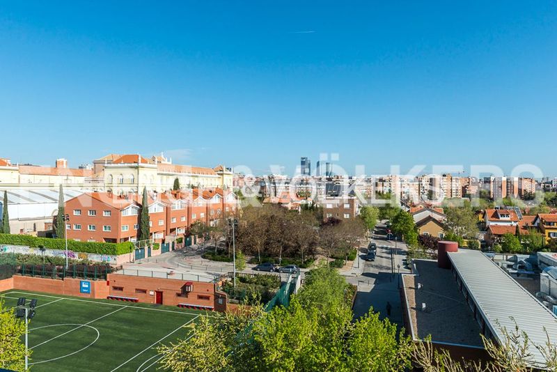 Foto ffe8c5e6-8b03-441c-aa3d-d106130010ca. Pis amb calefacció aparcament piscina a Ciudad Jardín Madrid