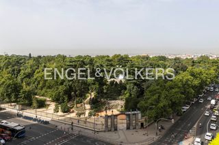 Pis a Goya. Propiedad con vistas infinitas al parque del retiro.