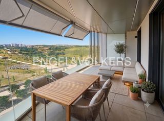 Pis a Valdebebas - Valdefuentes. Espectacular vivienda con terraza panorámica en valdebebas