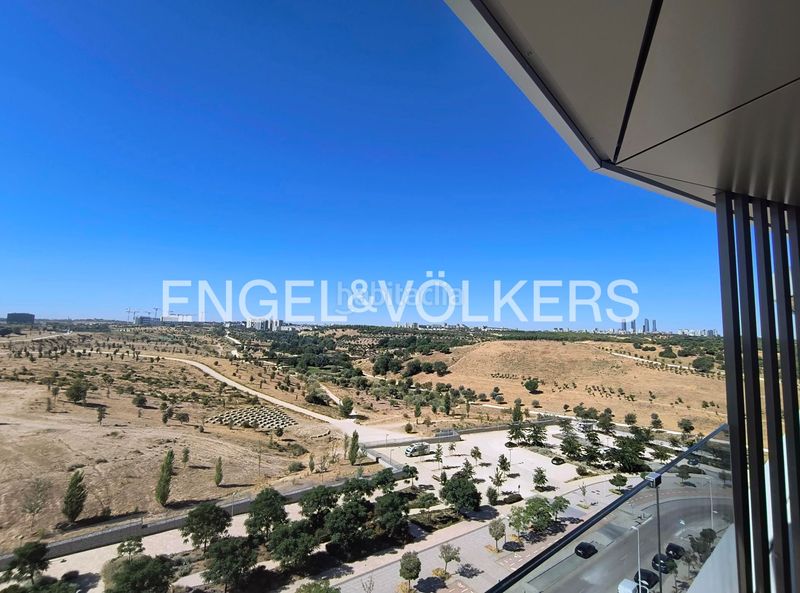 Foto fa5d5f41-9043-4cee-84b4-a8400a60796b. Pis amb calefacció aparcament piscina a Valdebebas - Valdefuentes Madrid