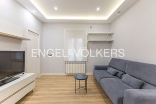 Lloguer Planta baixa  Colombia. Práctico piso renovado de 3 dormitorios con patio privado. semia
