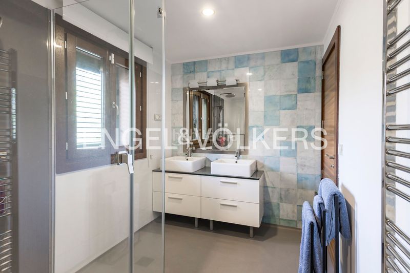 Foto bc294295-c035-46c6-92c7-1639526a8c6c. Casa adossada amb calefacció aparcament piscina a Boadilla del Monte