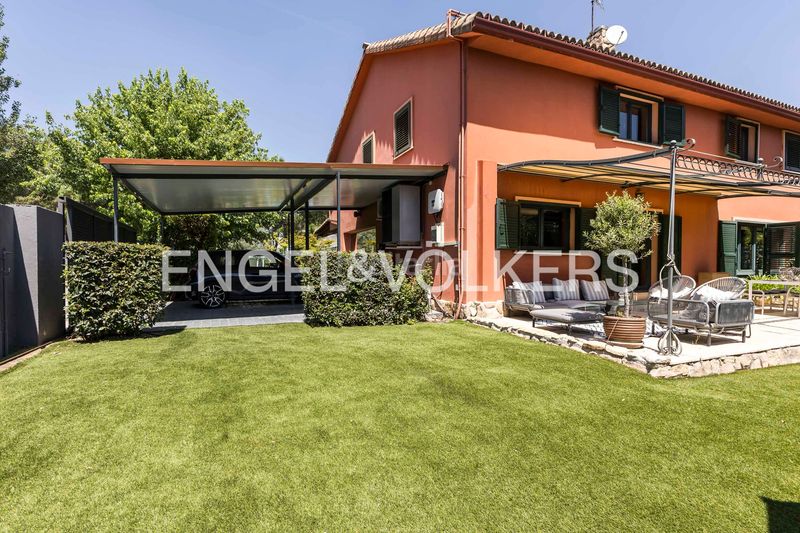 Foto c6c5ebe7-f729-481f-932e-8efadfd43ce2. Casa adossada amb calefacció aparcament piscina a Boadilla del Monte