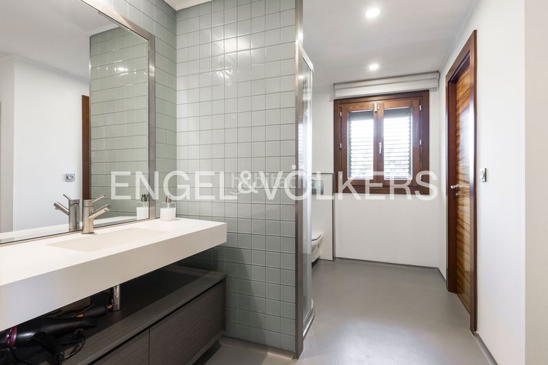 Foto d880775e-4a44-470e-9d7c-a202df895e5a. Casa adossada amb calefacció aparcament piscina a Boadilla del Monte