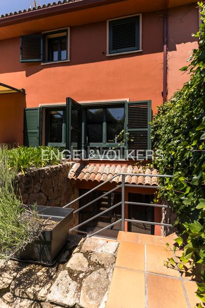 Foto f2e26466-84bf-4ab9-96b0-690f1a392d61. Casa adossada amb calefacció aparcament piscina a Boadilla del Monte