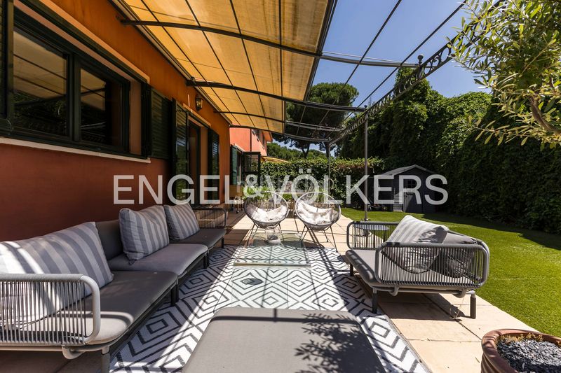 Foto fb759858-58bf-47c5-9536-2e87c0509bea. Casa adossada amb calefacció aparcament piscina a Boadilla del Monte