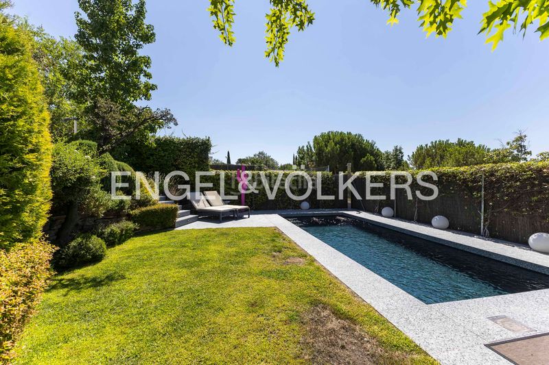 Foto 5637385d-01d4-49ef-aac8-c12b5726badd. Casa amb calefacció aparcament piscina a Las Marías Torrelodones