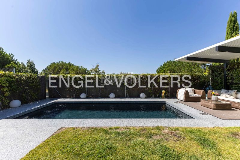 Foto abed0864-533b-4d34-a7d0-a7bae4b46c6f. Casa amb calefacció aparcament piscina a Las Marías Torrelodones