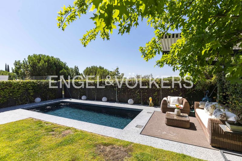 Foto d985382c-f5d9-40b7-b4ed-631168543158. Casa amb calefacció aparcament piscina a Las Marías Torrelodones