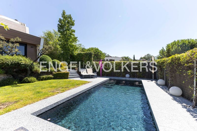 Foto f542ed14-a703-4b19-9ba9-fdee60767c04. Casa amb calefacció aparcament piscina a Las Marías Torrelodones