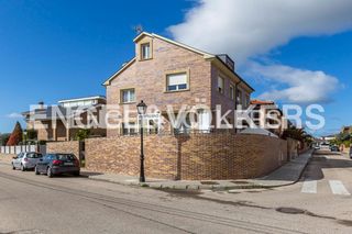 Location Maison jumelée à Brunete. Espacioso y moderno pareado con piscina privada
