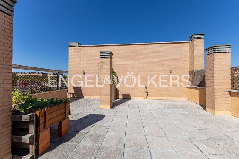 Foto 08498946-a193-4616-b9d7-d54555d60a16. Affitto attico con riscaldamento parcheggio piscina in Madrid