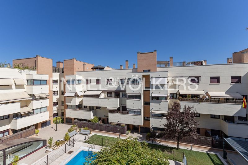 Foto 60f5aadc-1fb7-4e7b-96e9-e87778987da1. Affitto attico con riscaldamento parcheggio piscina in Madrid