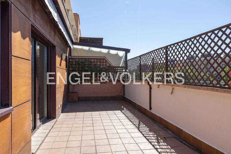 Foto e55240b0-f951-4097-84fc-a5aea7bf4a91. Affitto attico con riscaldamento parcheggio piscina in Madrid