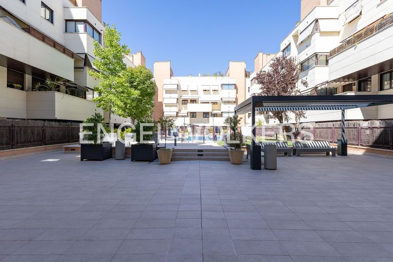 Foto f2ceca2a-51cb-4365-9f8b-d27b99605d76. Affitto attico con riscaldamento parcheggio piscina in Madrid
