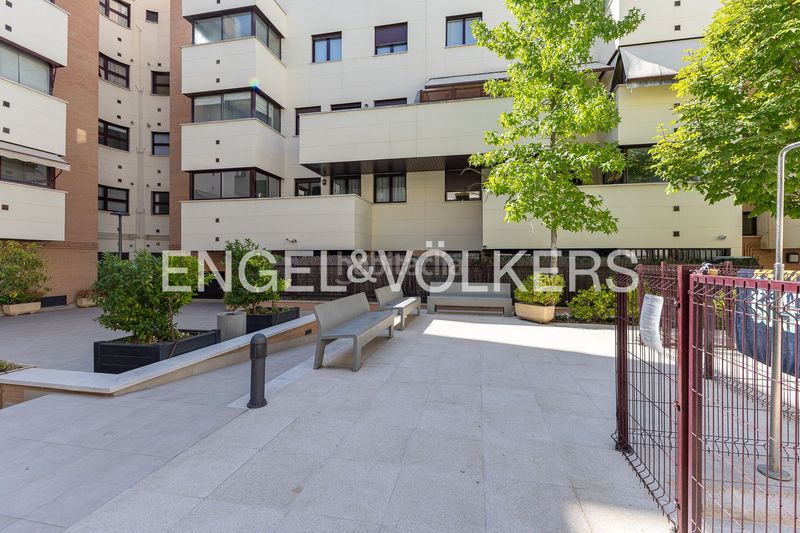 Foto f83ea0b8-920e-4066-8ab6-f9f0d8588736. Affitto attico con riscaldamento parcheggio piscina in Madrid