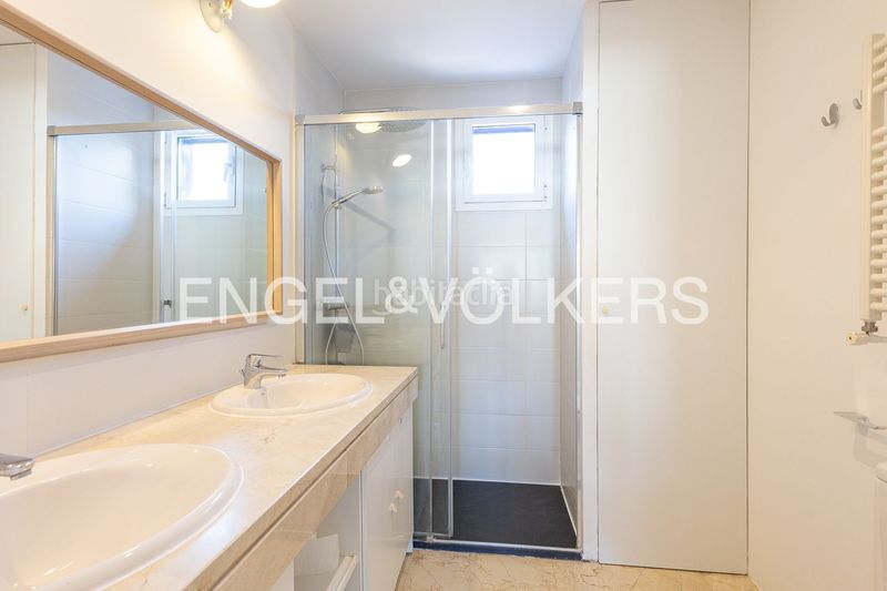 Foto fd5f50d8-8a9f-4fcb-ab45-a26ad3cad30e. Affitto attico con riscaldamento parcheggio piscina in Madrid