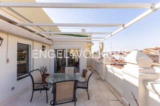 Rent Penthouse in Trafalgar. Espectacular ático de diseño con 2 terrazas privadas y muebles d