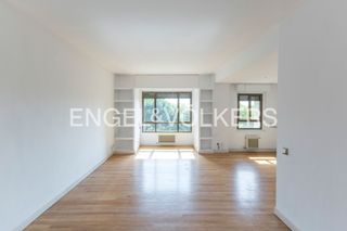 Flat in Avenida de Pío XII