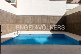 Alquiler Piso  Juan de la hoz. Exclusiva obra nueva con piscina y garaje en el barrio de salama