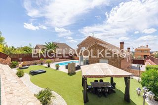 Casa a Castillo-Campodón. Lujosa vivienda unifamiliar campodón