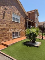 Casa a Castillo-Campodón. Lujosa vivienda unifamiliar campodón