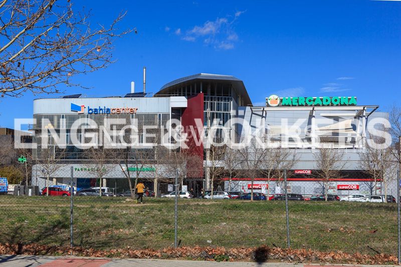 Foto 4bbbbb10-30c7-4bbd-9c20-b9a97e2d03da. Alquiler piso exclusivo piso en la zona de alameda de osuna en Madrid