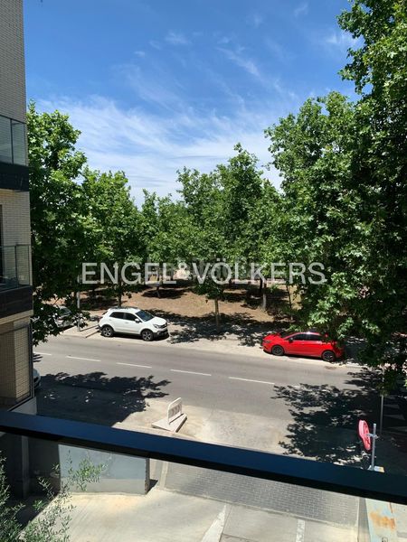 Foto af843cd7-973a-4df1-81b0-1b17bfe42773. Alquiler piso exclusivo piso en la zona de alameda de osuna en Madrid
