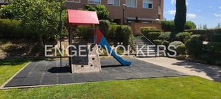 Rent Flat in Parque Empresarial. Amplio piso de 4 dormitorios con terraza, garaje y piscina en ur