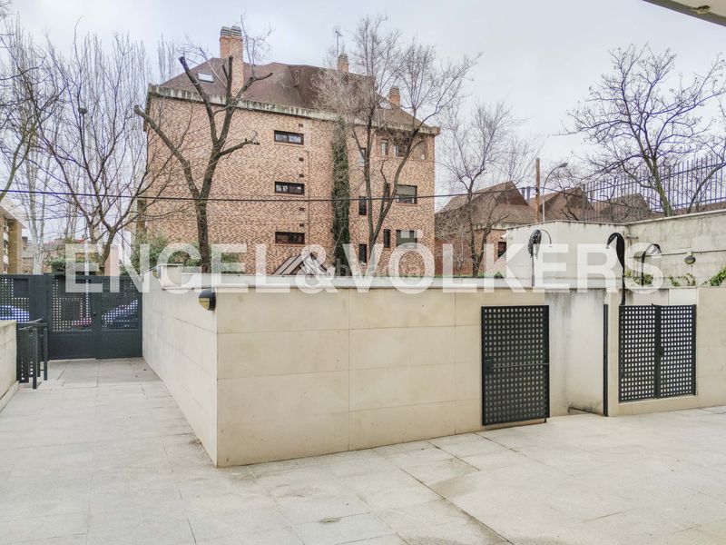 Foto dc5f9b80-2523-4485-9d00-09b1b26e7bed. Lloguer àtic amb calefacció aparcament piscina a Madrid