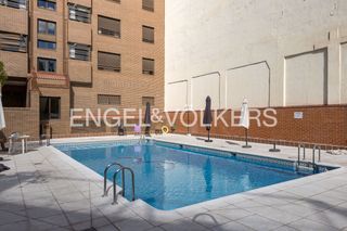 Rent Flat in Almendrales. Amplia vivienda exterior en urbanización privada junto a madrid